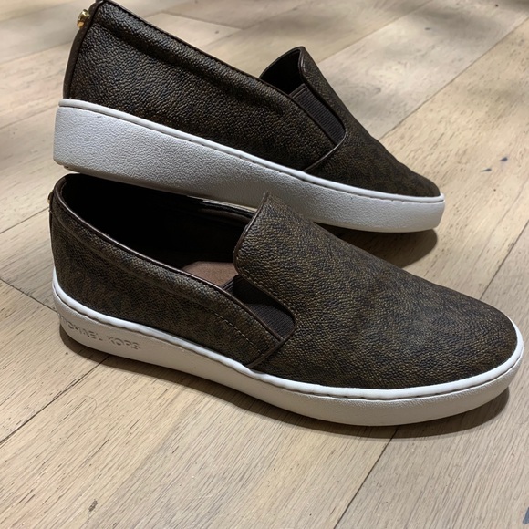 Michael Kors Shoes - Micheal kors slides